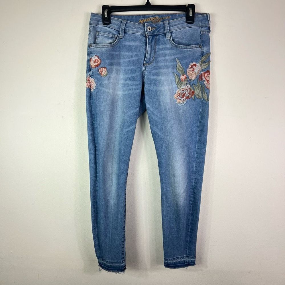 Arizona Jeans Juniors Size 9 Floral Embroidered Raw Hem Skinny Jeans Light Wash